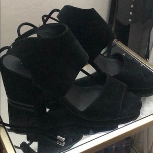 Kenneth Cole black heels